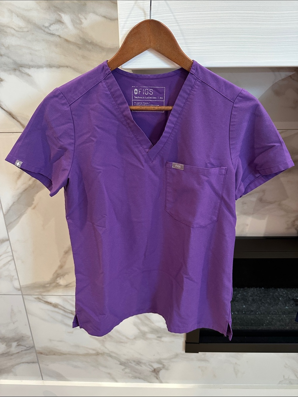 Figs Women’s V-Neck Top in Purple XS